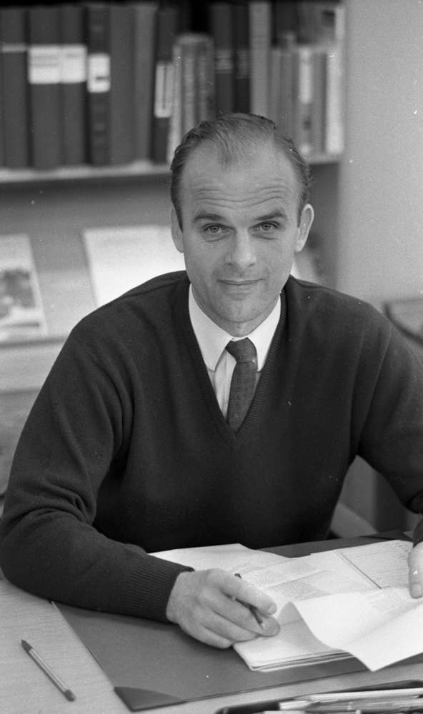 Karlsängsskolan Nora 17 okt 1967.
Åke Molin, första rektorn vid nybyggda Karlsängsskolan.