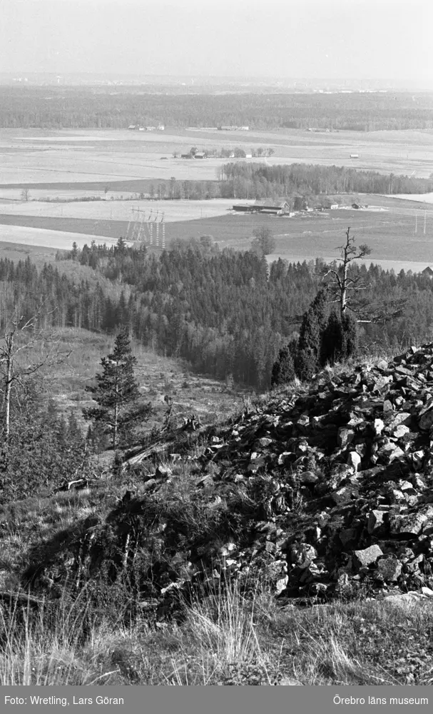 Fornborg i Kilsbergen. 
20 maj 1976. 
Fornborgen Ullavi klint.