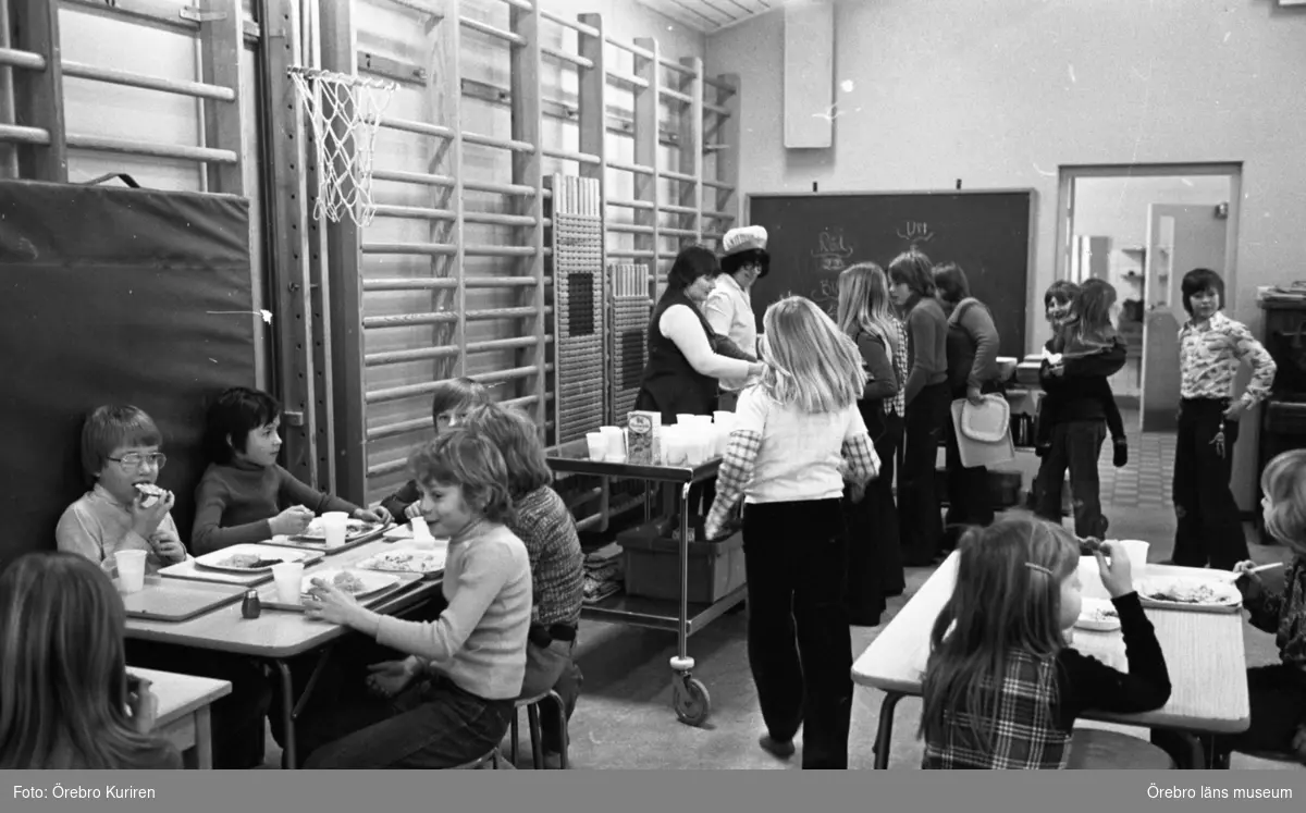 Almbro skola, 24 februari 1976 - Örebro läns museum / DigitaltMuseum