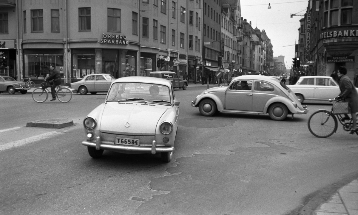 Rubrik till negativbilderna: Skyddsrep (fort). 13 april 1967. 
Bilden tagen i korsningen Storgatan - Järnvägsgatan.