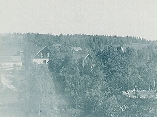 Dalkarlsberg, Långgruvan och det gamla Stationshuset till vänster.