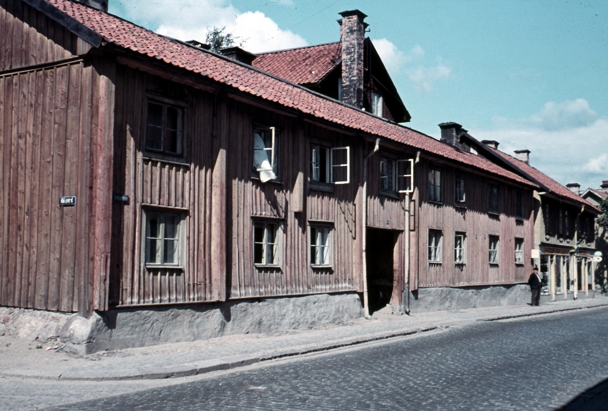 Drottninggatan 64.
Vävaregården. Flyttat till Wadköping.