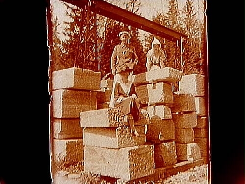Förlovningsresan, juni 1922.
S.L.W., Margit Palmaer och Ebbe Linde på Kolmården.
Orrekulla, juni 1922.