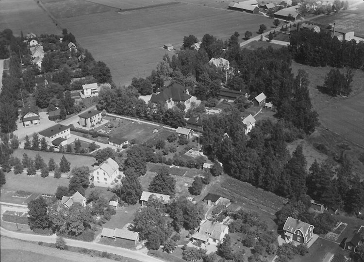 Flygfoto över Sköllersta. Bilden tagen för vykort. - Örebro läns museum ...