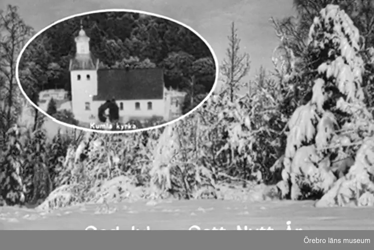 Kumla kyrka, exteriör.
Bilden tagen för jul- och nyårskort (text: God Jul och Gott Nytt År).