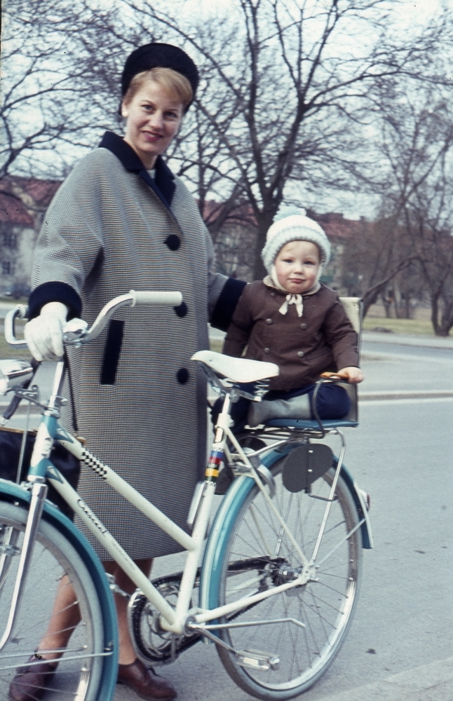 Patrik Borg på en cykel, 19 april 1964.