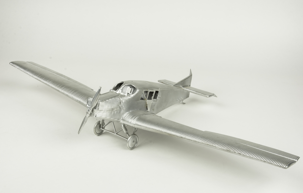 Flygplansmodell Junker F 13.