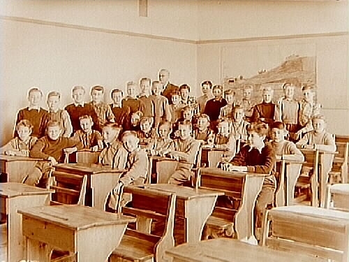 Engelbrektsskolan, klassrumsinteriör, 32 pojkar med lärare Simon Lund, klass 6F, sal 10.