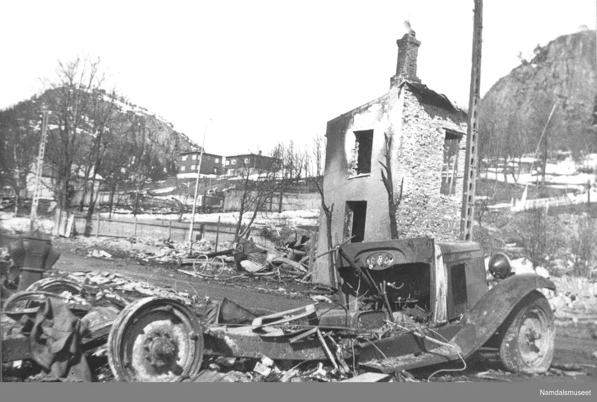 Namsos sentrum etter bombingen 20.4.1940