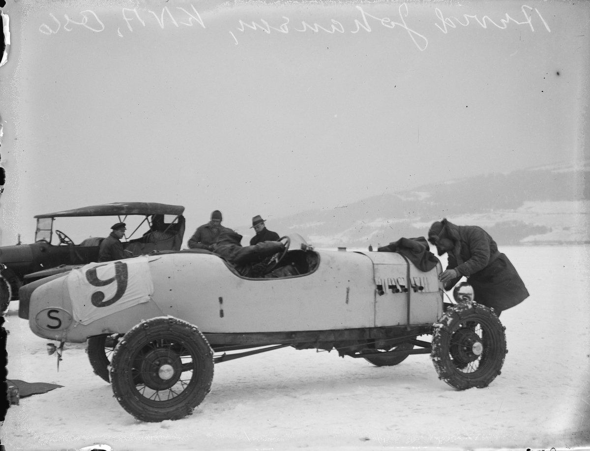 Mjøsløpet 1933, K N A, Oslo. Arvid Johansen. Bilen er en Ford A-modell årsmodell 1930-31 med spesialkarosseri