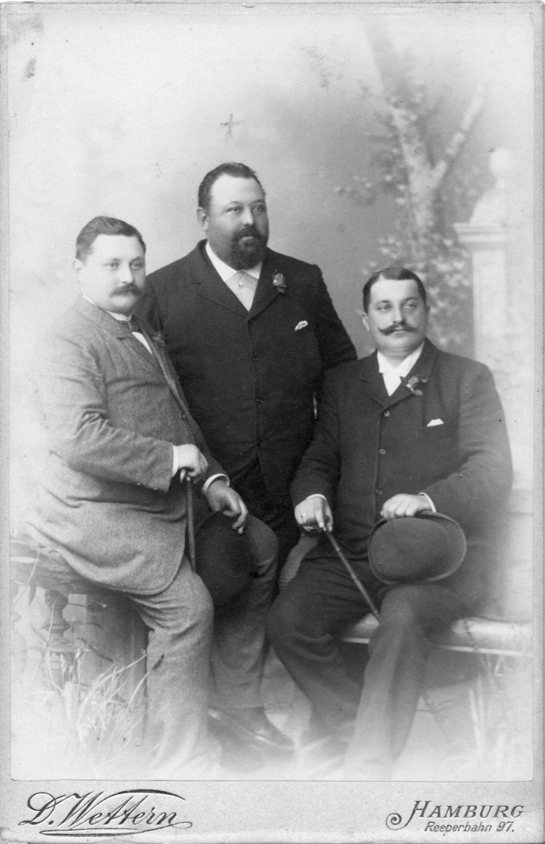 Hugo Zachau och två okända män