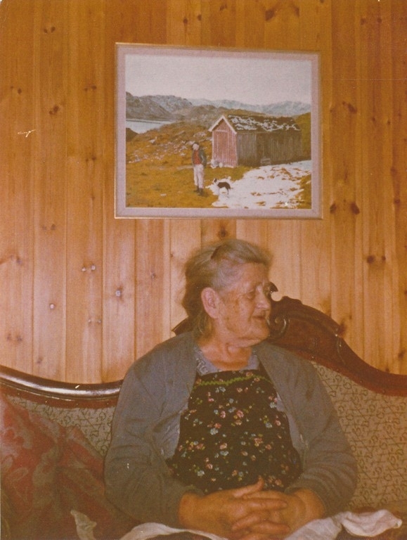 Ragna Tjåland, f Tjåland på besøk i hytta på Langholen