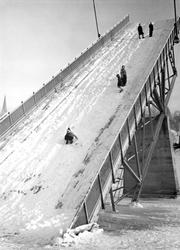 Repro: Sprengt Vingnesbru som akebakke.