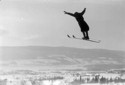 "Guttebakken".  Hopp i Gamle Lysgårdsbakken.