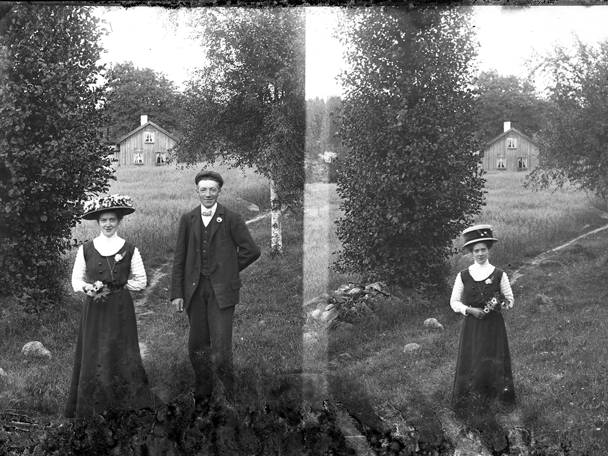 Paret hade en romans men den tog slut då Emma flyttade till USA. 1920-tal. Två bilder på samma negativ.