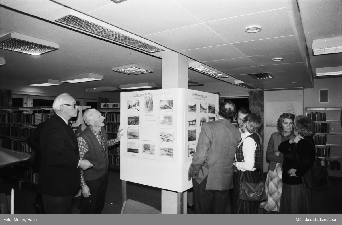 Kållereds hembygdsgille har fotoutställning på Kållereds bibliotek, år 1984. "Intresset är stort på biblioteket i Kållered för utställningen."

För mer information om bilden se under tilläggsinformation.