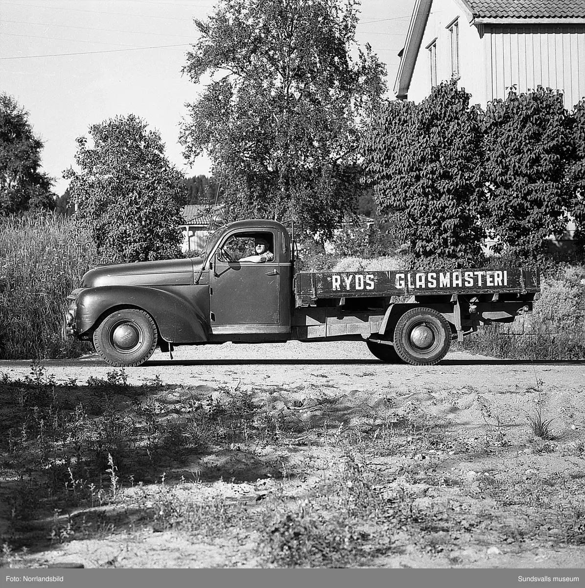 Ryds Glasmästeri har en Volvolastbil som firmabil.