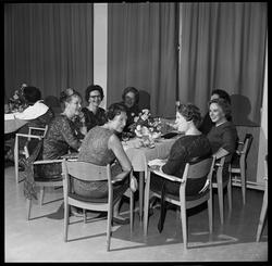 Jubilantfest for damer. Fra kaffebordene.