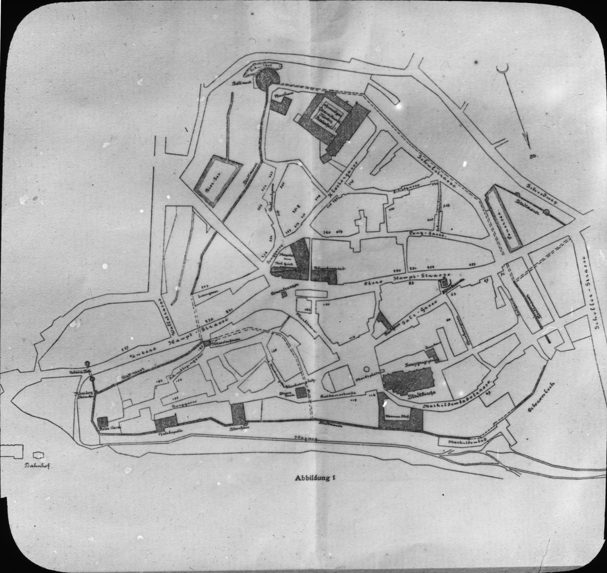 Skioptikonbild med motiv av karta över Wimpfen.
Bilden har förvarats i kartong märkt: Resan 1908. Wimpfen 8. XXIV. Text på bild: "Plan öfver Wimfen am Berg".