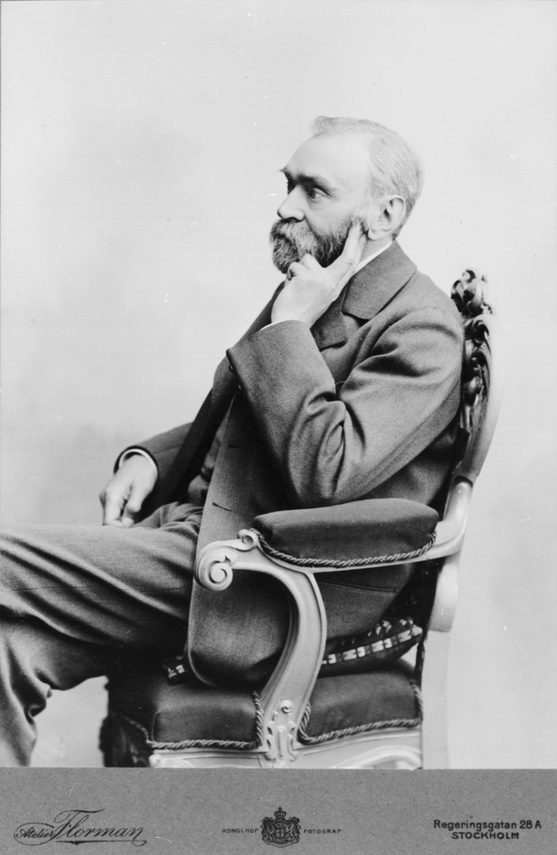Porträtt av Alfred Nobel.