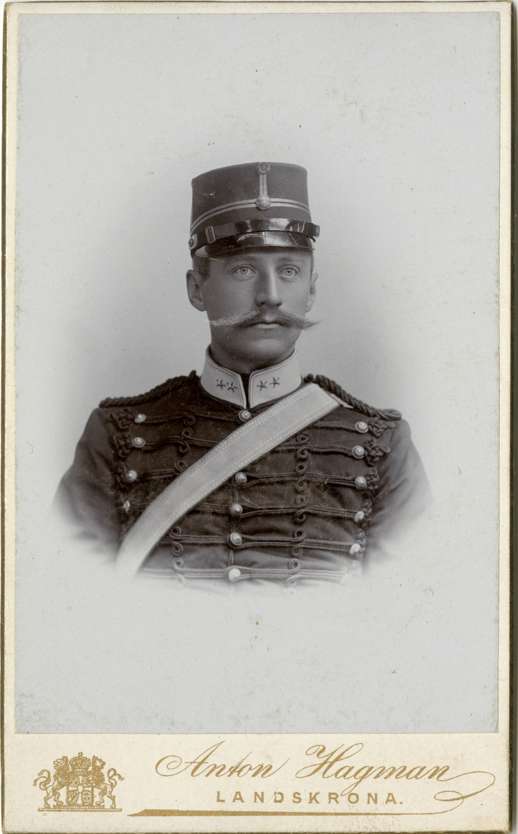 Porträtt av Johan Henrik Dieden, löjtnant vid Wendes artilleriregemente A 3. Se även bild AMA.0007091.