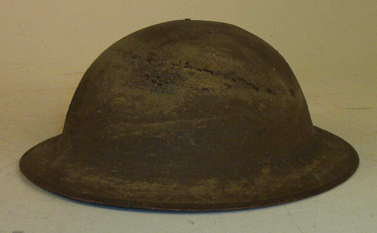 Olivengrønn stålhjelm, modell M/1916.