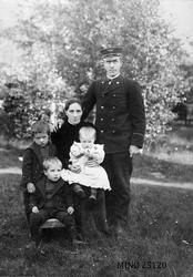 Portrett av liten familie