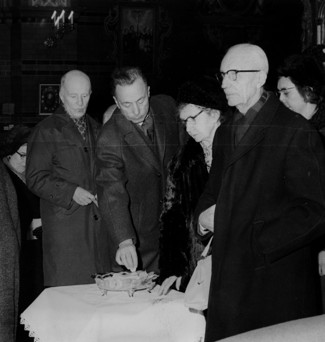 Kollekterna i kyrkan 2/1-8/1-1966, 2:a från vänster John Wilson. Längst till höger Arne Rydlöv.