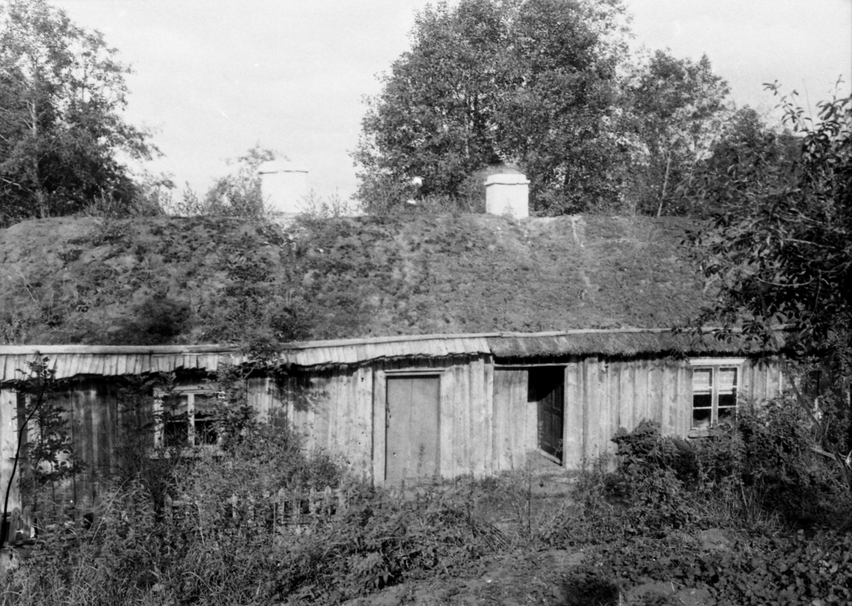 Åsle Tå. En gammal stuga påminnande om en bondgård, med en storstuga i vardera änden av huset.