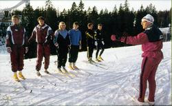 Olav Eikrehagen som trenar for damelandslaget. Her i Holmenk
