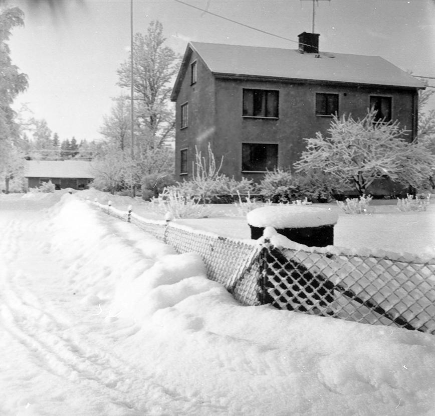 Kättilstorp 8 Januari 1968 före VA-arbeten. Torsbos staket.