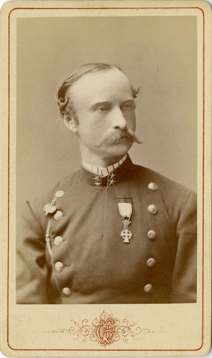 Porträtt av Gerhard Wilhelm Grönhagen, kapten vid Jönköpings regemente I 12.
Se även AMA.0013868.