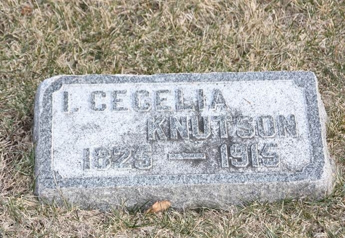 I. Cecilia Knutson sin gravstein på Union kirkegård i Alto Township, lee county i Illinois.
