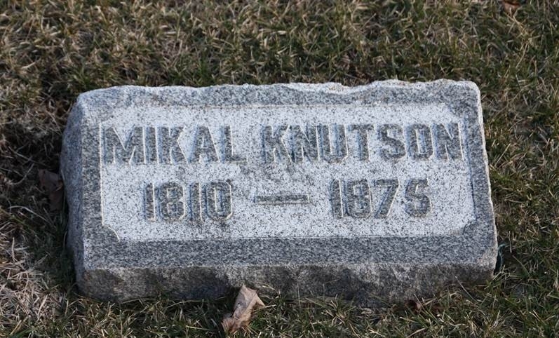 Mikkel Knutson sin gravstein på Union kirkegård i Alto Township, lee county i Illinois.