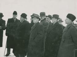 Vegdirektør Korsbrekke og Stortingets Veikomitè på Gardermoe