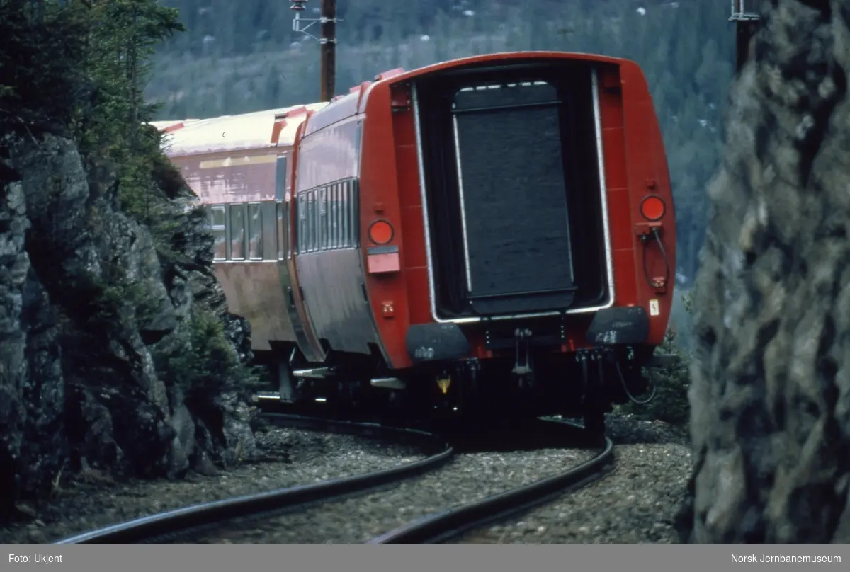Personvogn litra B7, bakerst i tog