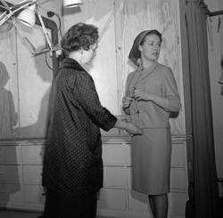 Nationaltheatret bak kulissene. .Serie med fotografier fra t