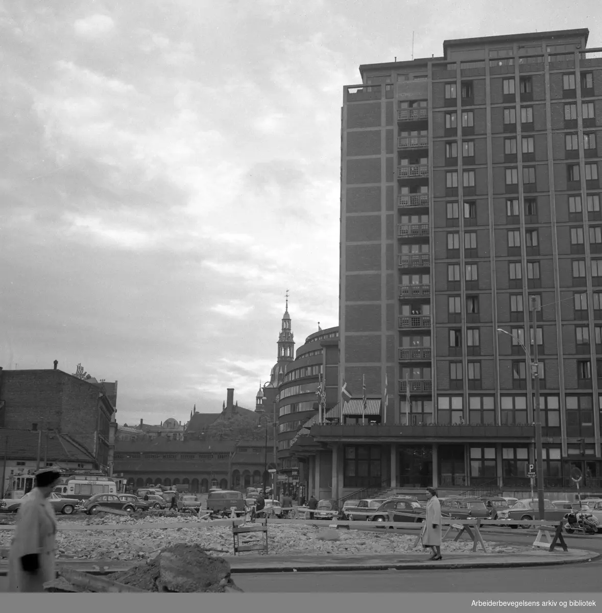 Saneringen av Vaterland. Rivingsarbeide ved Hotel Viking..Udatert. .Ca. 1959 - 1970.