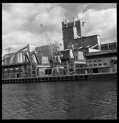 Kampnagel lasteapparater på vestre kai.