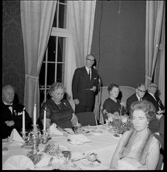 Jubileumsfest. Direktør Rafn ønsker velkommen.