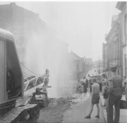 Vardens arkiv. "Vannrør sprengt i brannstasjonsbakken"  14.0