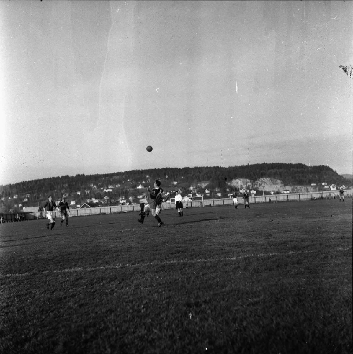 Vardens arkiv. "Fotballkamp. Pors - Fram  0-3"  12.05.1954