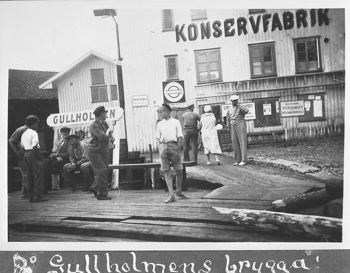 På Gullholmens brygga 1936 med bofasta och badgäster