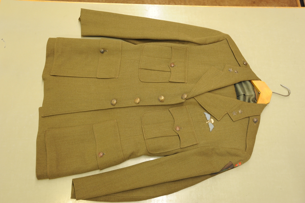 Serviceuniform HV, jakke og benklær.
Løytnants grad