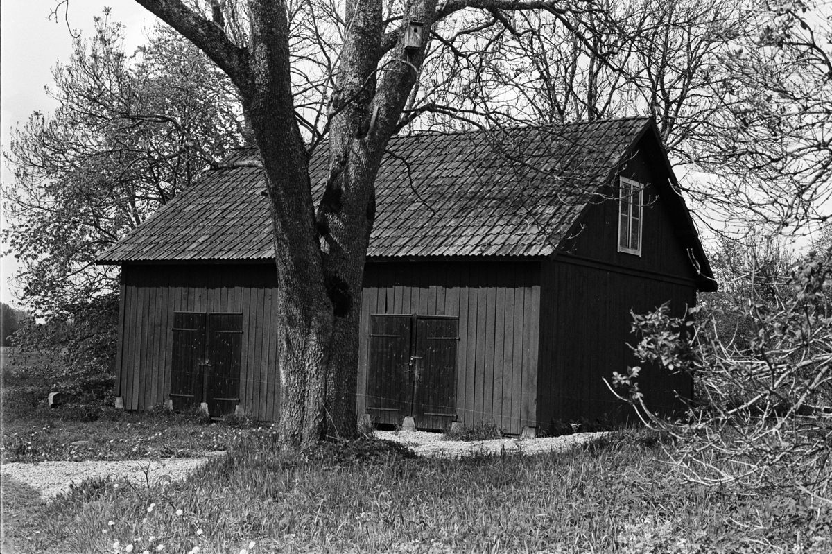 Garage, Lydinge 1:1, Lydinge gård, Stavby socken, Uppland 1987