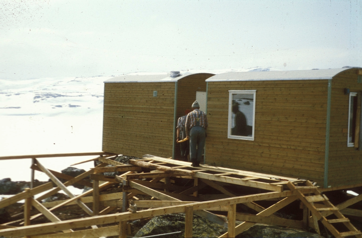 Bygging av brakkeleir ved Nibbehøl i samband med Tysso II-utbygginga.