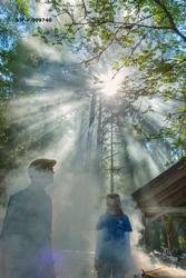 Håkon Grindal, fotografert mens han varmrøykte fisk under De