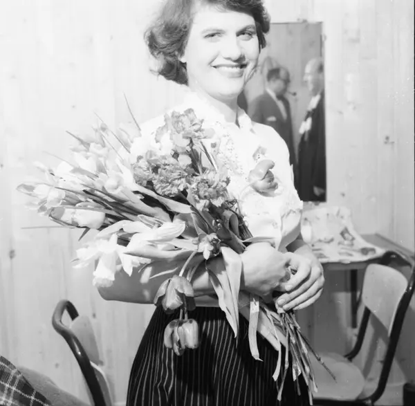 Vardens arkiv. Teaterpremiere på "Rømningen" på Ulefoss. Det