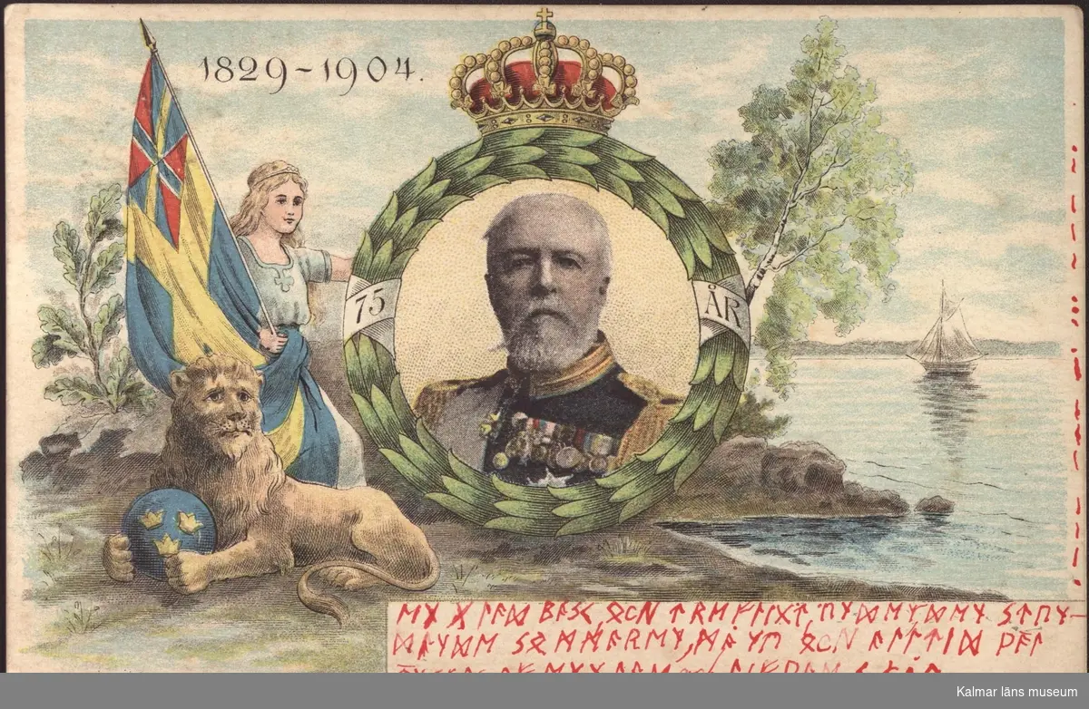 Oscar II avbildad i en lagerkrans med en stor guldkrona på. Till vänster flankerad av Moder Svea med unionsflaggan samt vilande lejon med tre kronors vapen mellan framtassarna.  Till höger ses en sjö med segelbåt och en björk vid stranden. Uppe till vänster på kortet står 1829-1904. På lagerkransen står det 75 år. Nertill är det skrivet med runor.