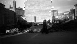 På bildet ser vi tomten etter Slakter Løvolds forretning, et